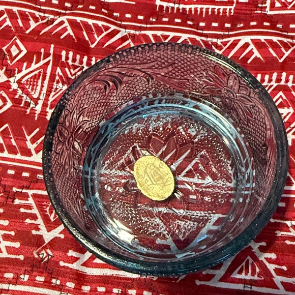 Tiara Glass Powder Box or Trinket Box with Lid. Original Sticker Intact. Nice!! - Picture 3 of 4